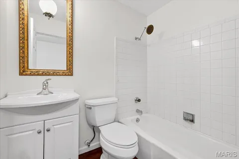 $395,000 | 2022 Baxter Road, Chesterfield, MO 63017