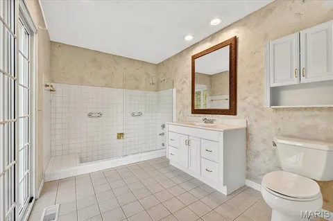 $395,000 | 2022 Baxter Road, Chesterfield, MO 63017