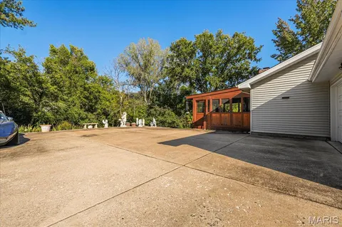 $395,000 | 2022 Baxter Road, Chesterfield, MO 63017