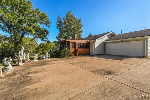 $395,000 | 2022 Baxter Road, Chesterfield, MO 63017