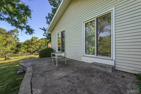 $395,000 | 2022 Baxter Road, Chesterfield, MO 63017