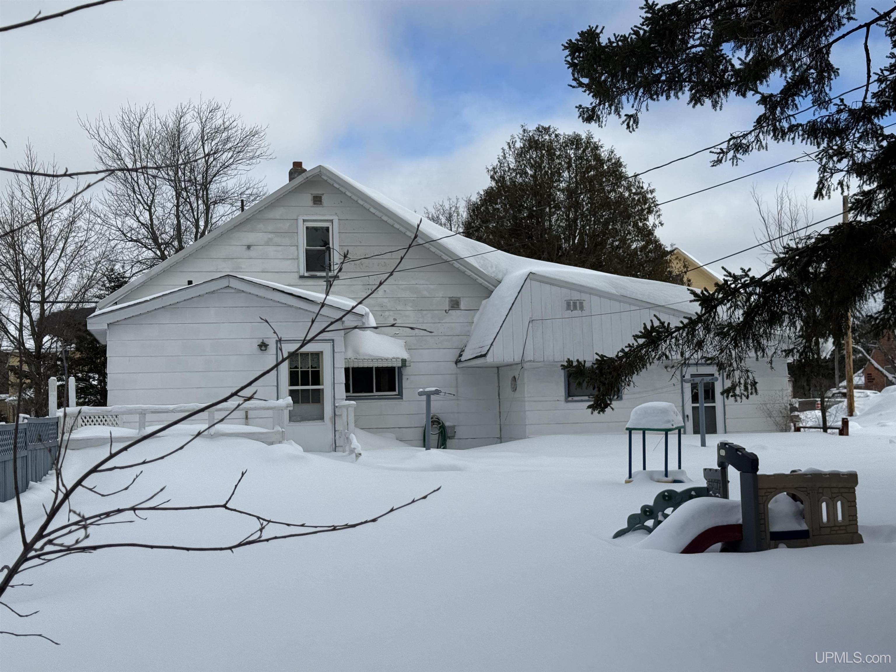175 North Maple Street Gwinn, MI 49841 - Photo 2 of 24