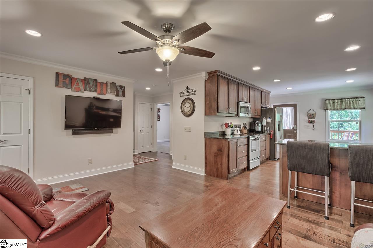 401 Newton Road Pickens, SC 29671 - Photo 10 of 34