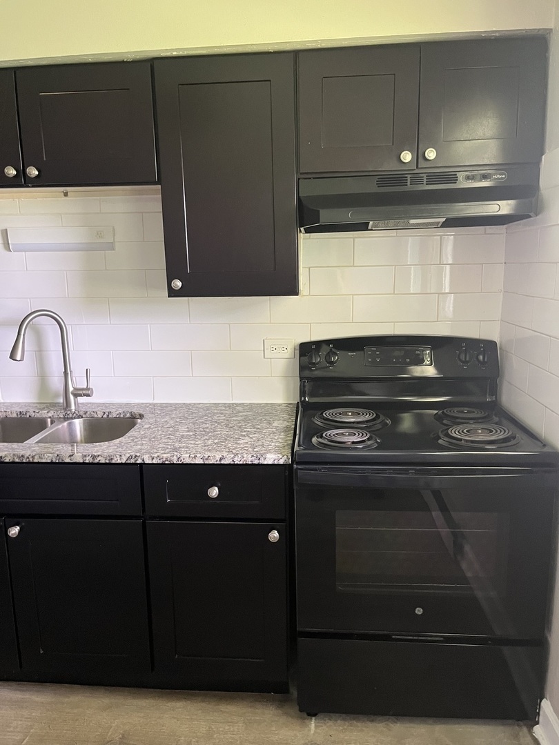 1340 North Main Street, Unit C16 Wheaton, IL 60187 - Photo 6 of 9