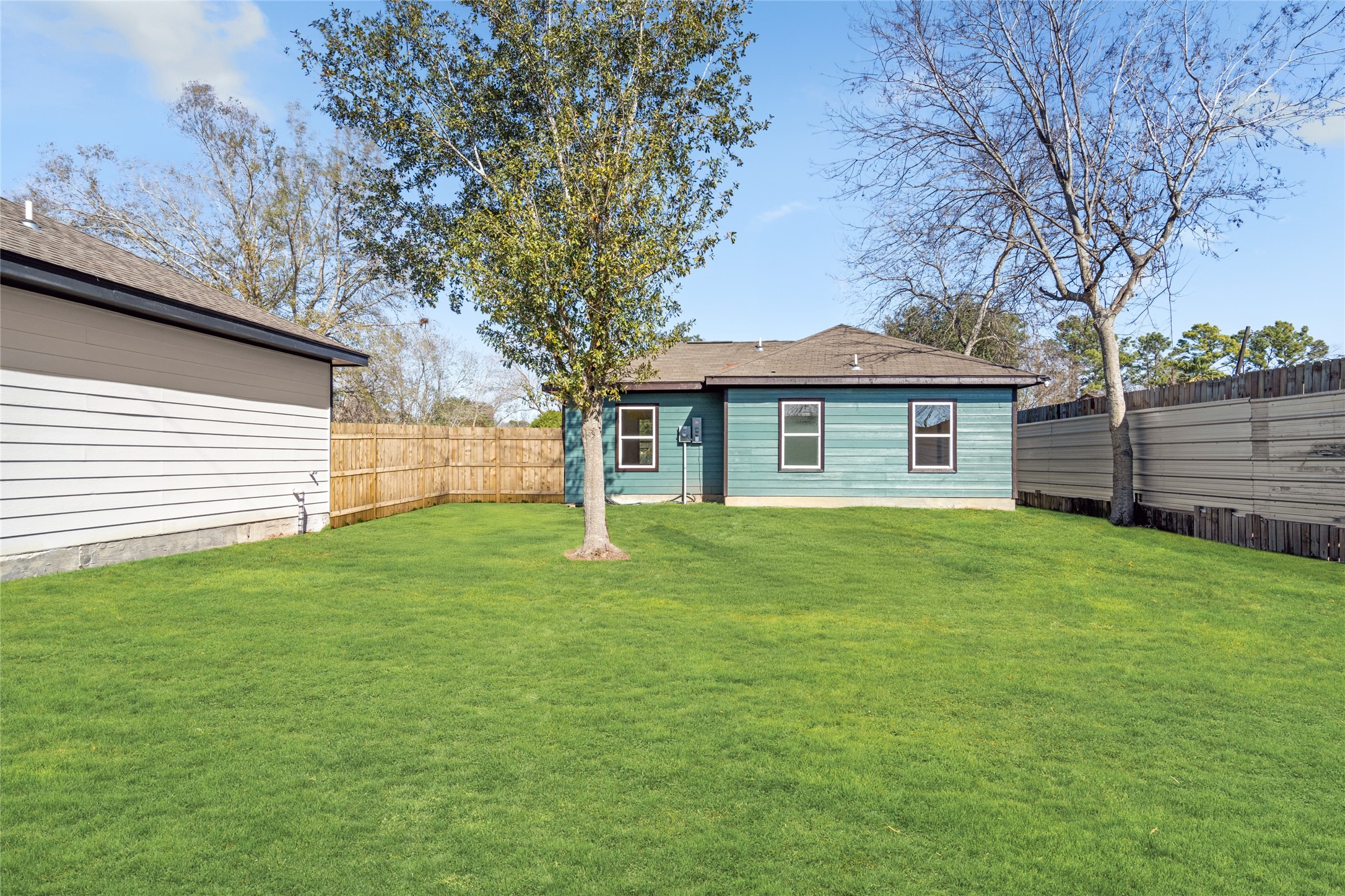 4656 North Teague Street Rosharon, TX 77583 - Photo 37 of 41 Expansive, level yard with privacy fencing—ideal for pets or play.