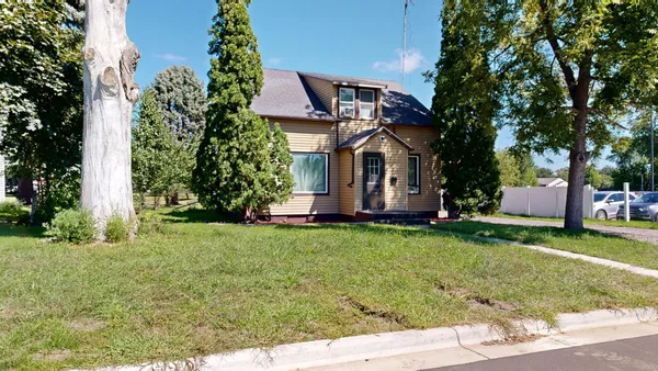 $158,000 | 447 East Schlieman Avenue, Appleton, MN 56208