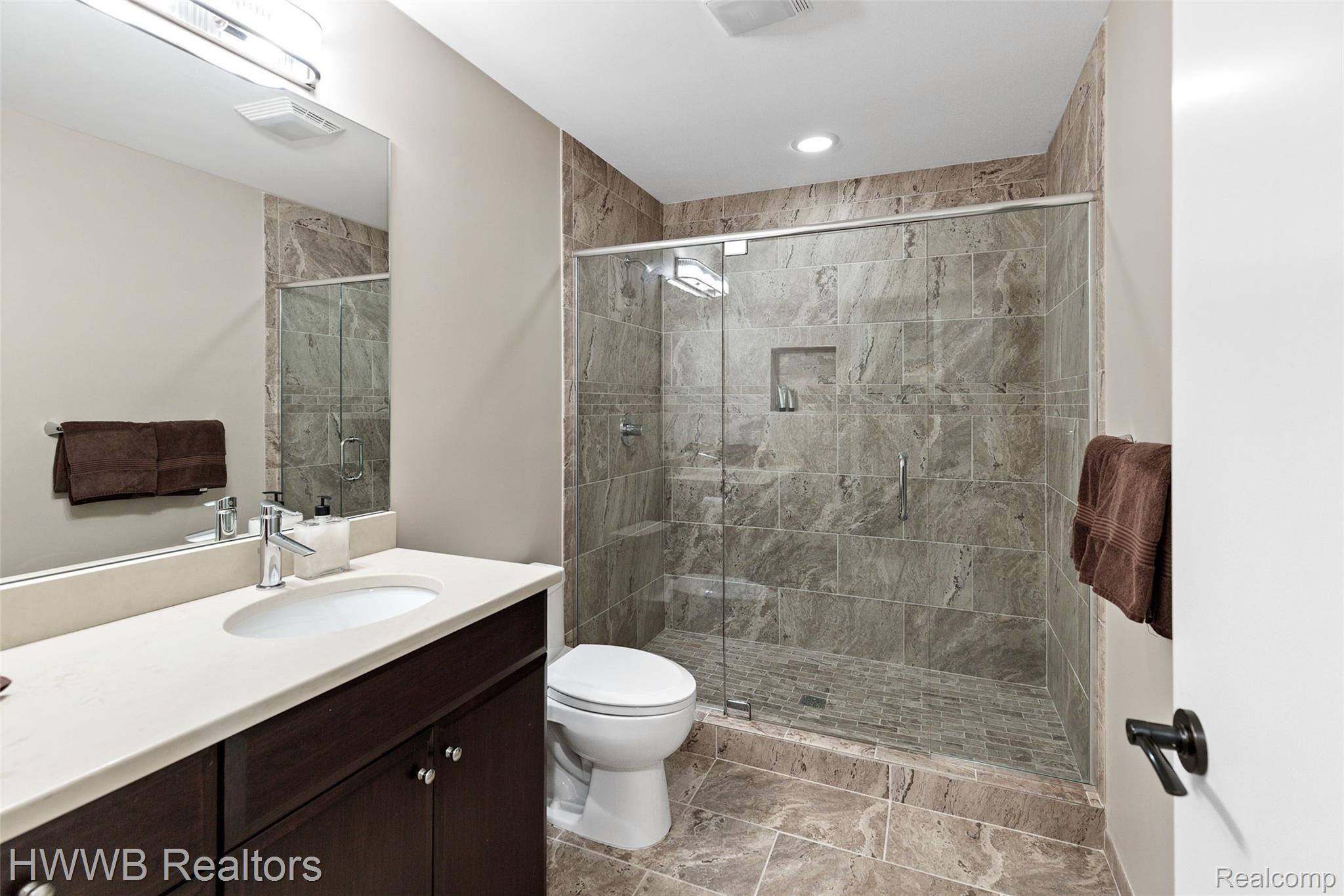1228 Ruffner Avenue Birmingham, MI 48009 - Photo 41 of 47 41- 3rd Bath 592A2392.jpg