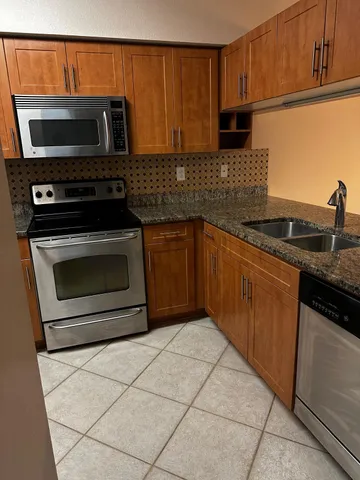 $2,150 | 6511 Emerald Dunes Drive, Unit 206, West Palm Beach, FL 33411