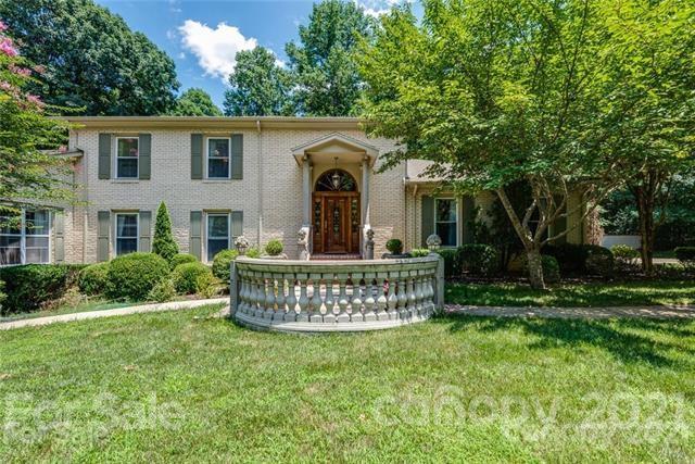2932 High Ridge Road Charlotte, NC 28270 - Photo 2 of 26 a front view of a house with garden