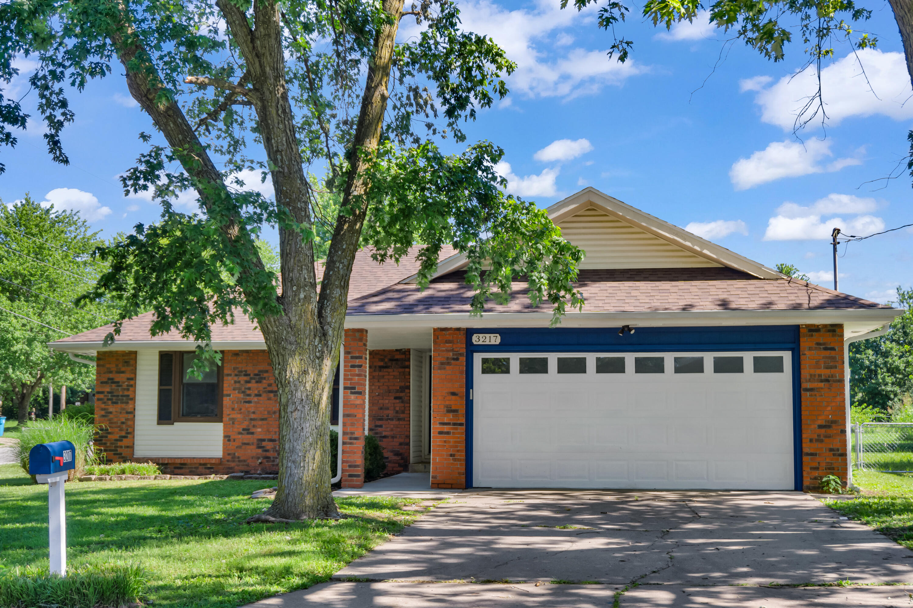 3217 West Riverside Street Springfield, MO 65807 - Photo 1 of 1 02-2
