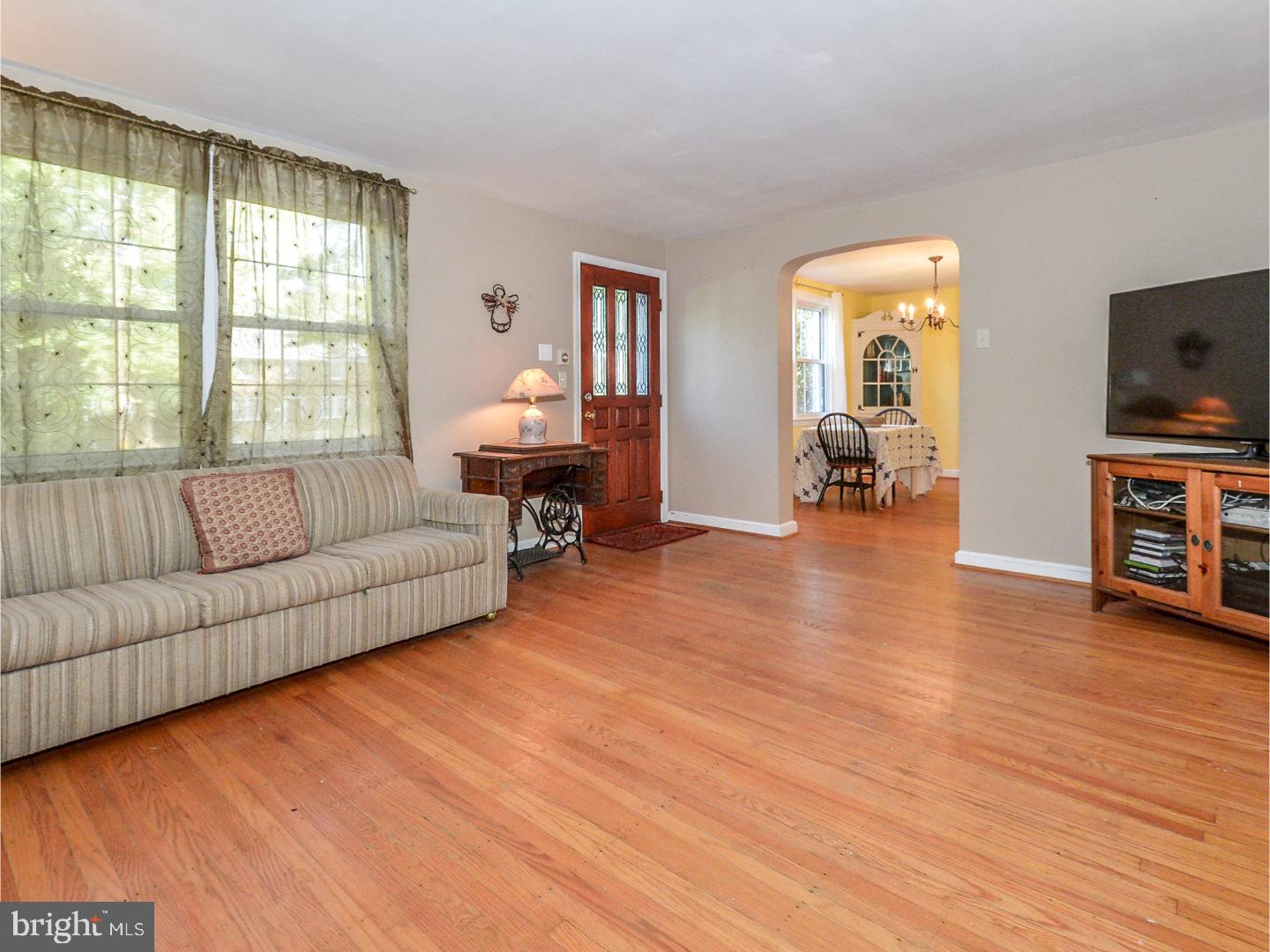 614 Sherman Road Springfield, PA 19064 - Photo 3 of 17 Living Room