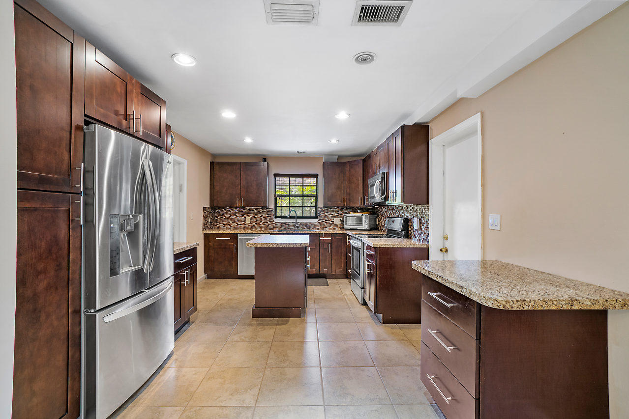 5087 Madison Road Delray Beach, FL 33484 - Photo 13 of 32 013-5087MadisonRd-DelrayBeach-FL-small