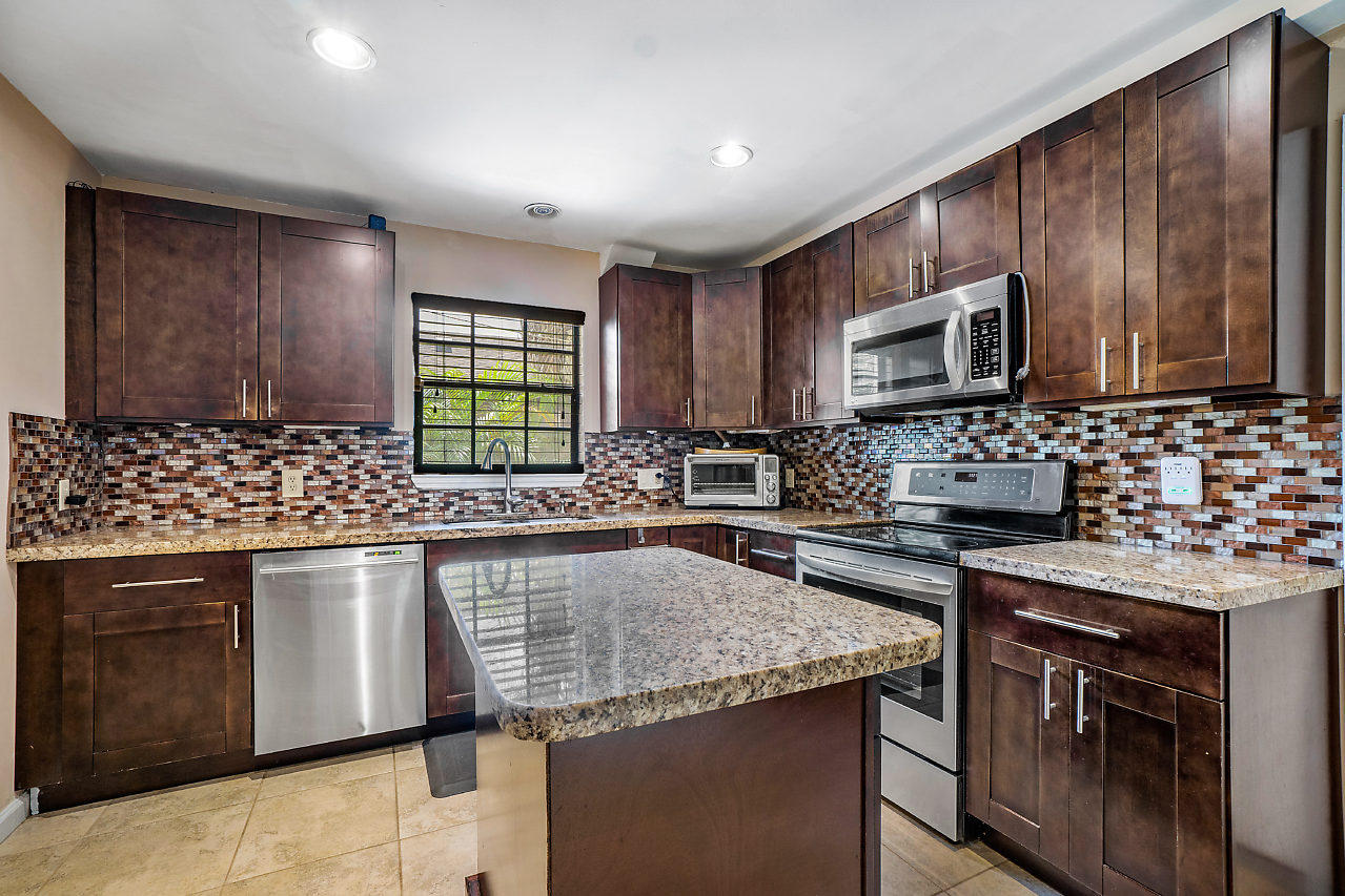 5087 Madison Road Delray Beach, FL 33484 - Photo 14 of 32 014-5087MadisonRd-DelrayBeach-FL-small