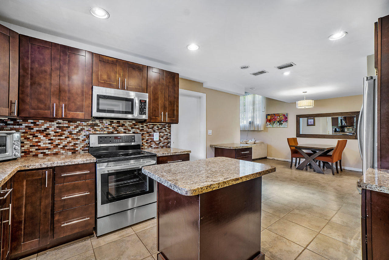 5087 Madison Road Delray Beach, FL 33484 - Photo 17 of 32 017-5087MadisonRd-DelrayBeach-FL-small