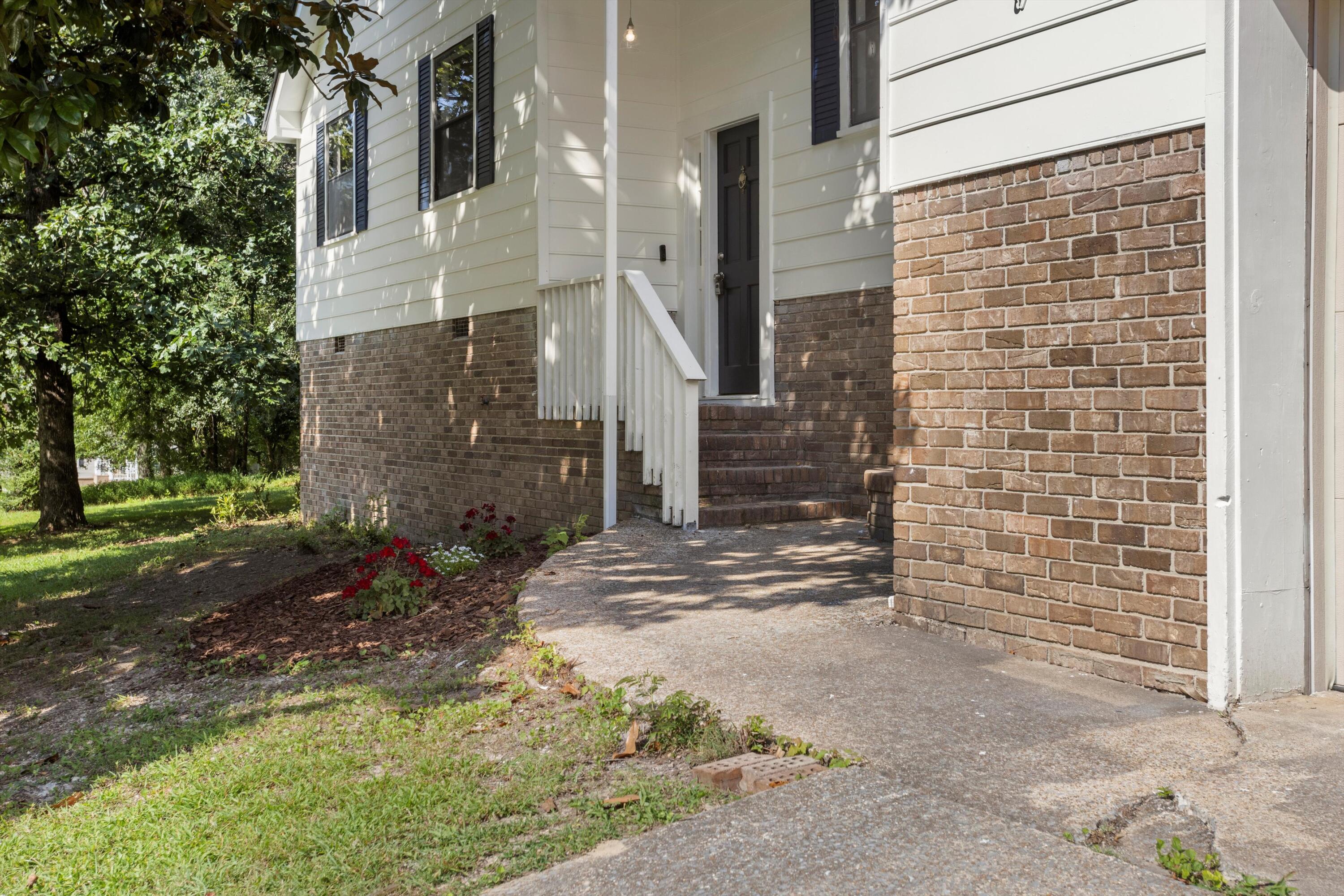 950 Lower Mill Road Hixson, TN 37343 - Photo 2 of 22 04-2M6A0105