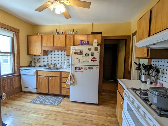 $3,800 | 17 Commonwealth Road, Unit 2, Watertown, MA 02472