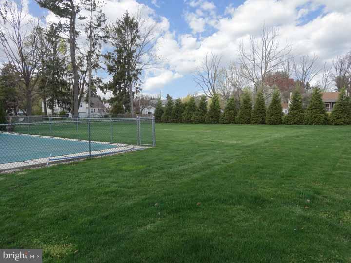 21 Harriet Road Churchville, PA 18966 - Photo 22 of 23 Side Yard