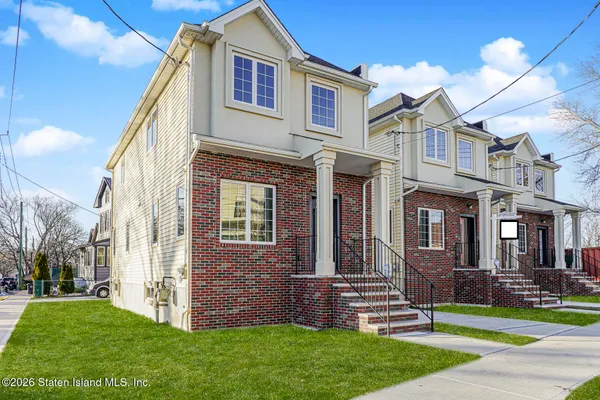 $779,800 | 140 Union Avenue | Mariners Harbor