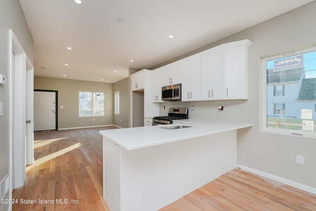 $779,800 | 140 Union Avenue | Mariners Harbor