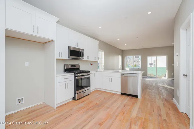 $779,800 | 140 Union Avenue | Mariners Harbor