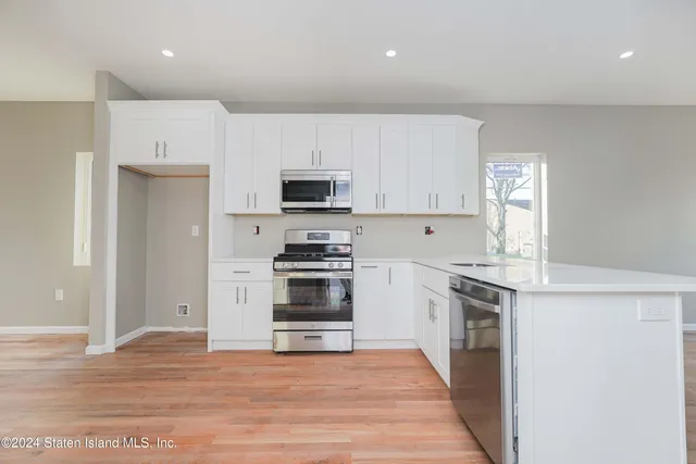 $779,800 | 140 Union Avenue | Mariners Harbor