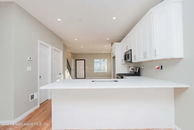 $779,800 | 140 Union Avenue | Mariners Harbor