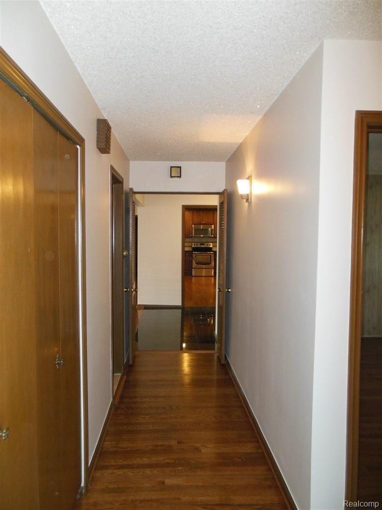 17633 Adrian Road Southfield, MI 48075 - Photo 11 of 19 Hallway to Bedrms