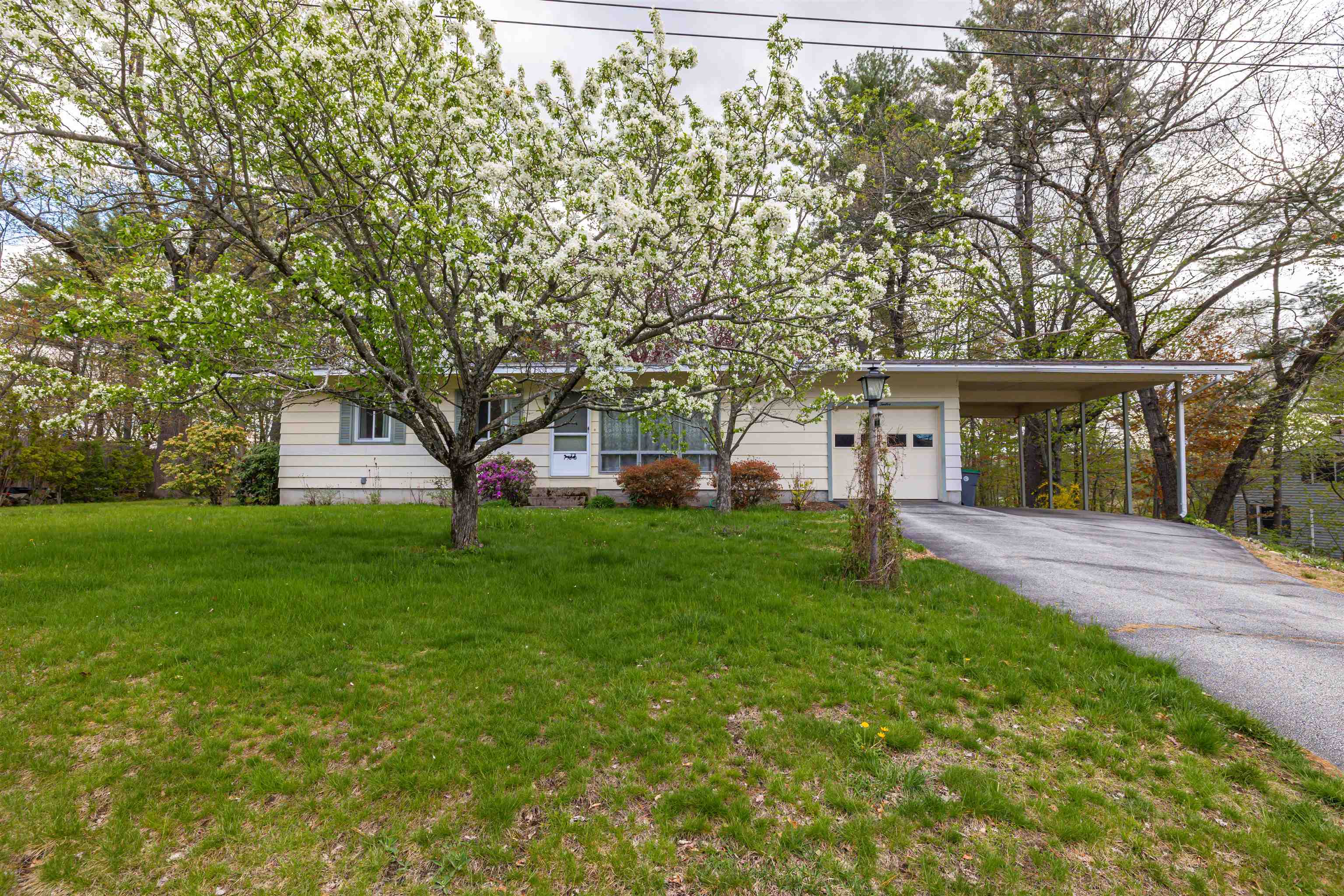 12 Birch Hill Road Hooksett, NH 03106 - Photo 3 of 35