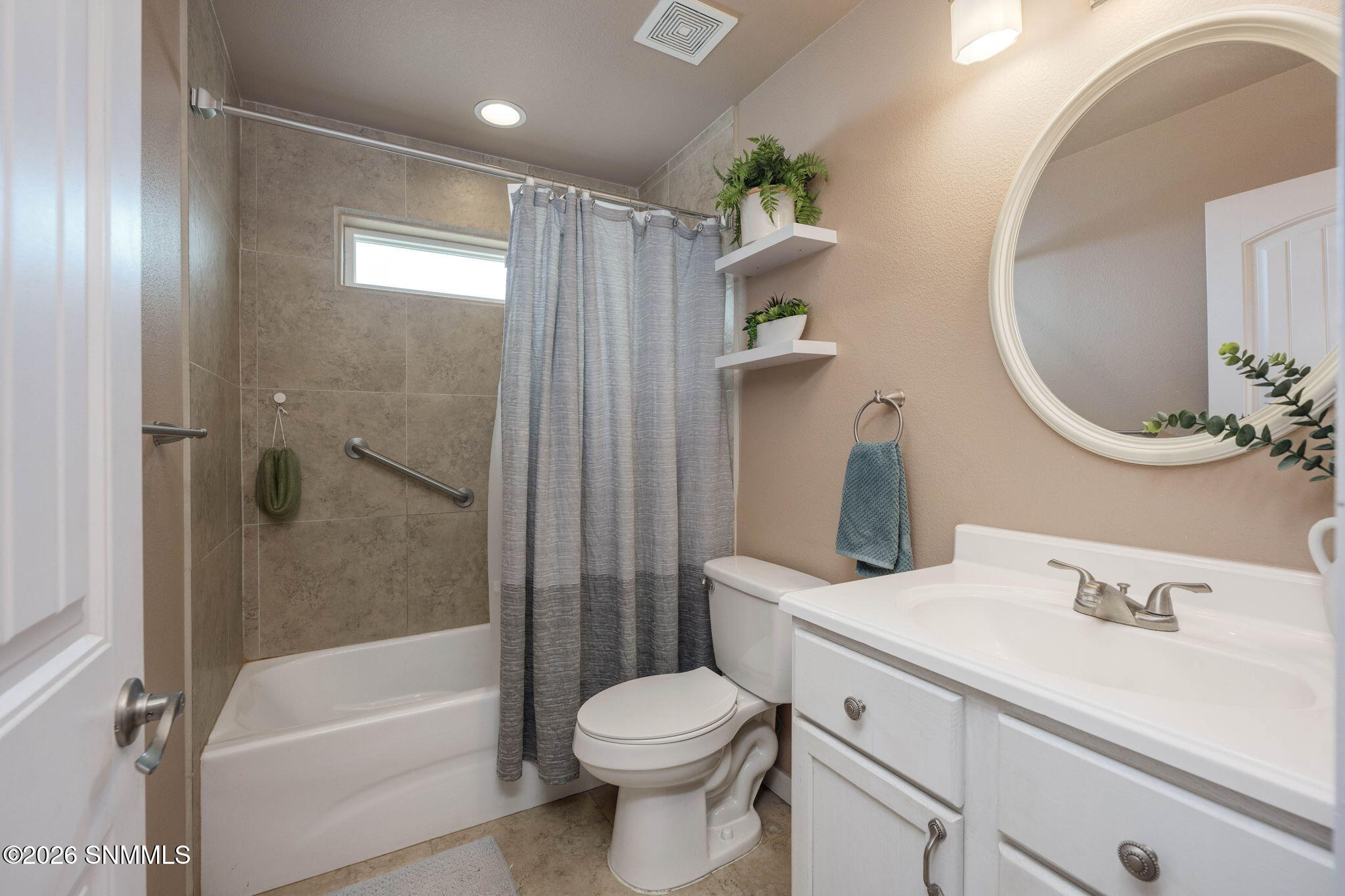7245 Brahman Road Las Cruces, NM 88012 - Photo 11 of 24 Guest Bath