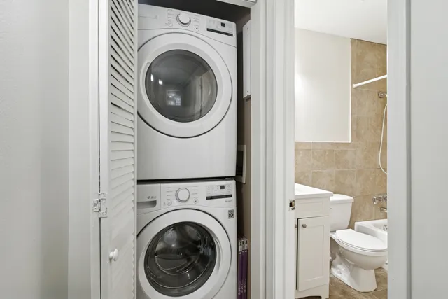 $2,000 | 1633 North Windsor Drive, Unit 113, Arlington Heights, IL 60004