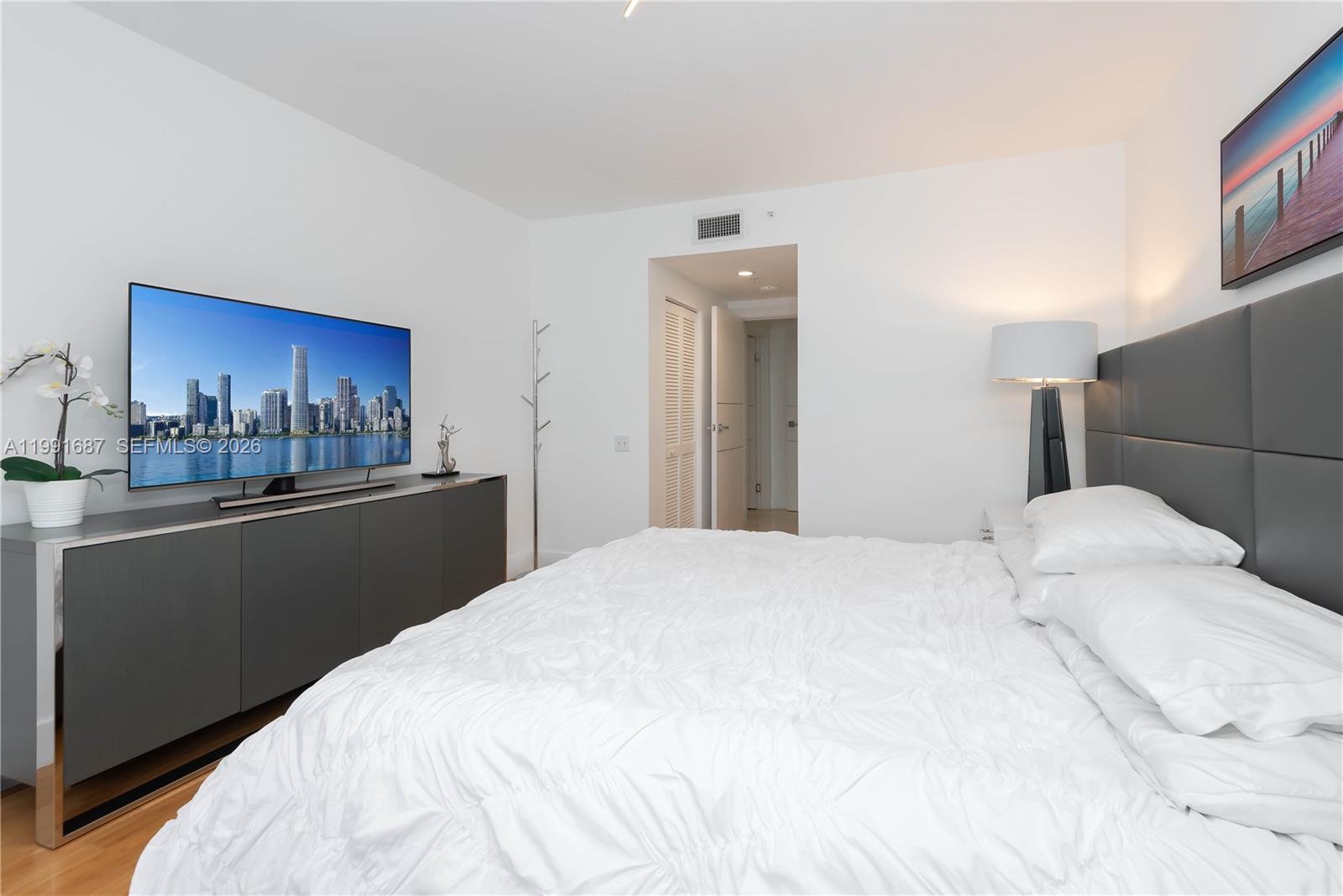 701 Brickell Key Boulevard, Unit 1912 Miami, FL 33131 - Photo 17 of 67 a bedroom with a bed and a large mirror