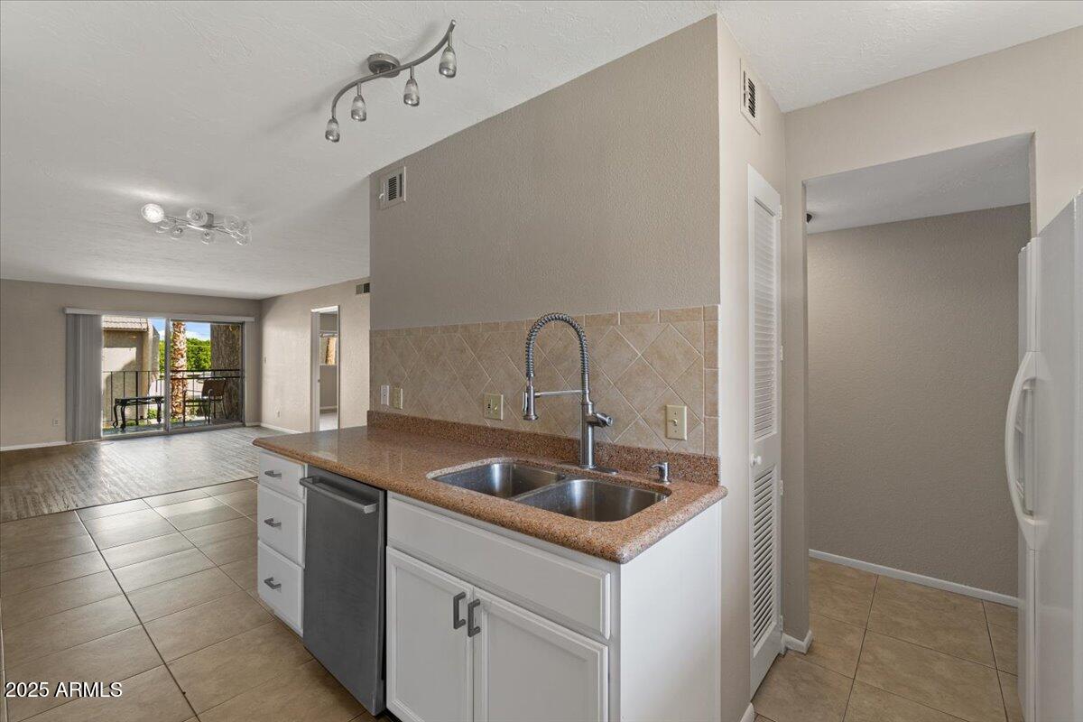 7430 East Chaparral Road, Unit A239 Scottsdale, AZ 85250 - Photo 1 of 28 08-Kitchen