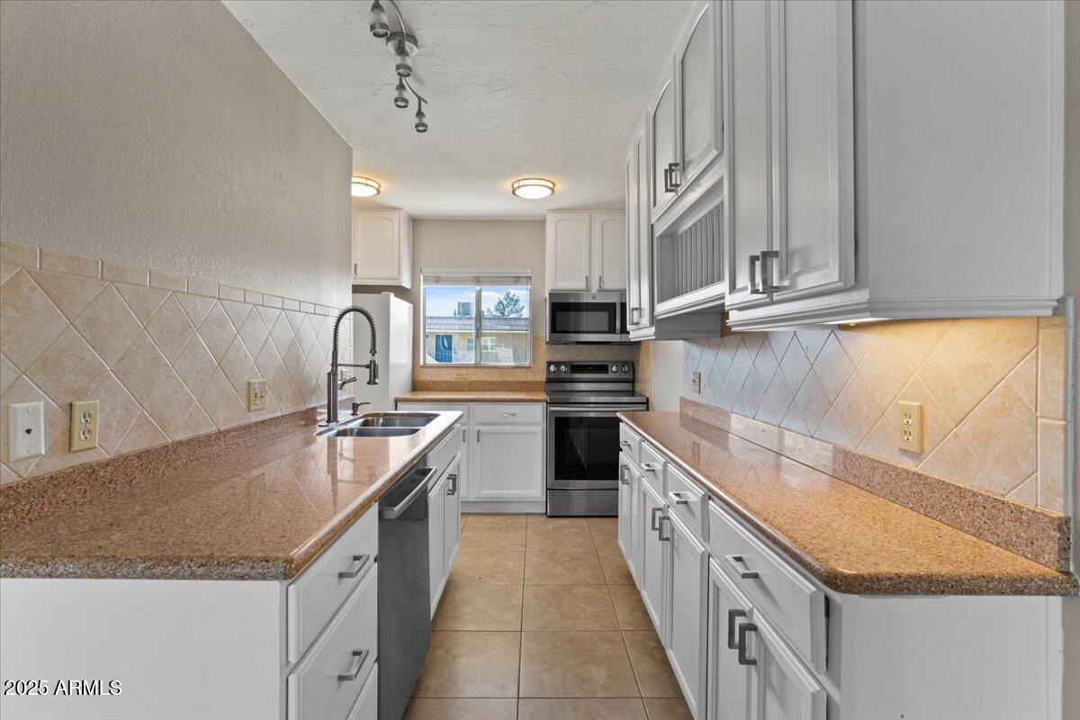 7430 East Chaparral Road, Unit A239 Scottsdale, AZ 85250 - Photo 3 of 28 10-Kitchen