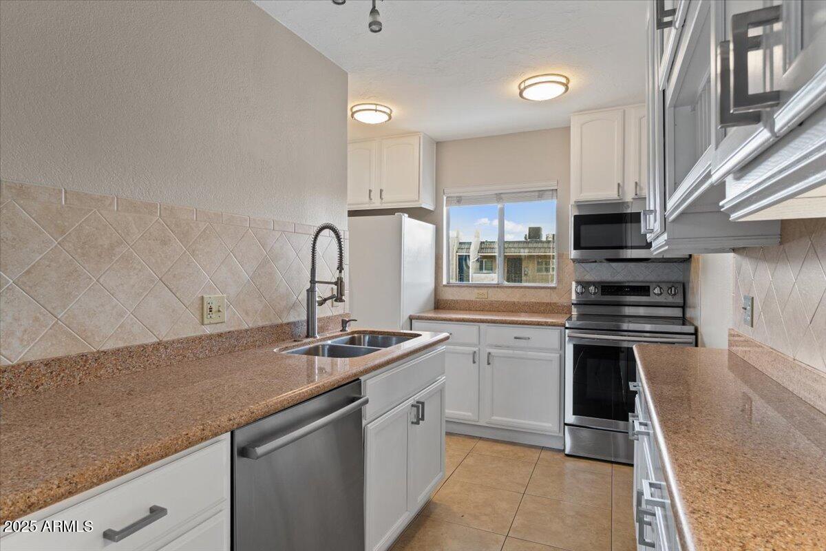 7430 East Chaparral Road, Unit A239 Scottsdale, AZ 85250 - Photo 4 of 28 11-Kitchen