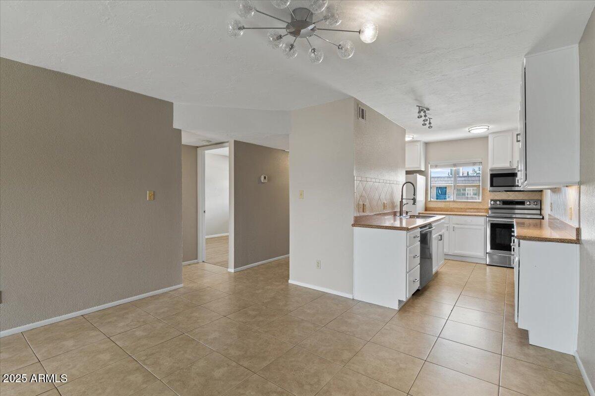 7430 East Chaparral Road, Unit A239 Scottsdale, AZ 85250 - Photo 7 of 28 14-Dining & Kitchen