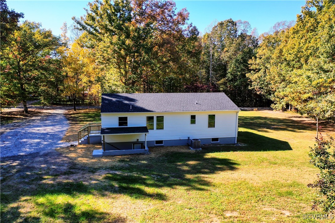 157 Brooklyn Plantation Road Prospect, VA 23960 - Photo 3 of 45 a front view of a house with a yard
