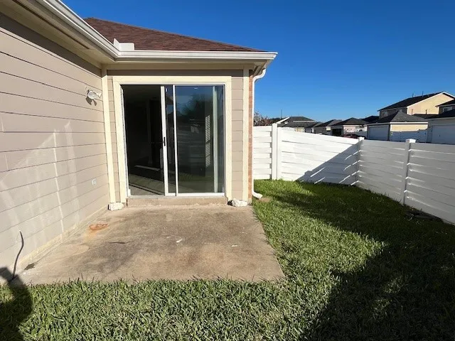 a view of a backyard with pathway