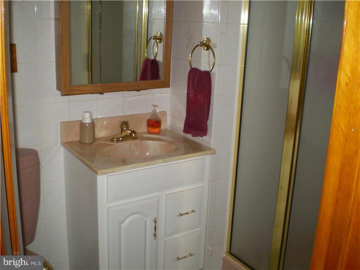 47 Hempstead Road Hamilton, NJ 08610 - Photo 11 of 13 Bathroom