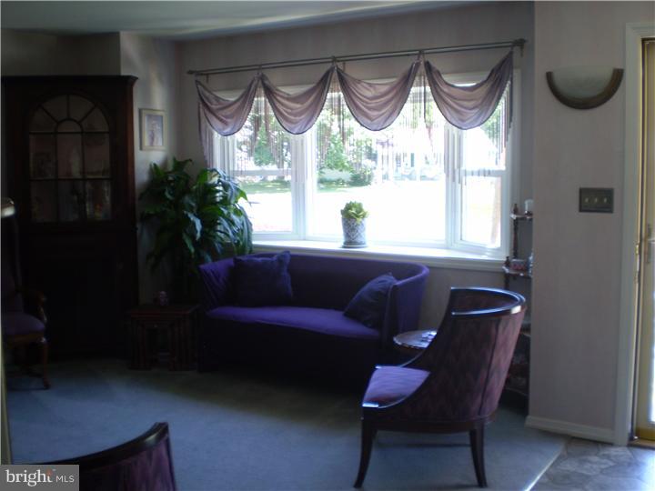 47 Hempstead Road Hamilton, NJ 08610 - Photo 4 of 13 Living Room