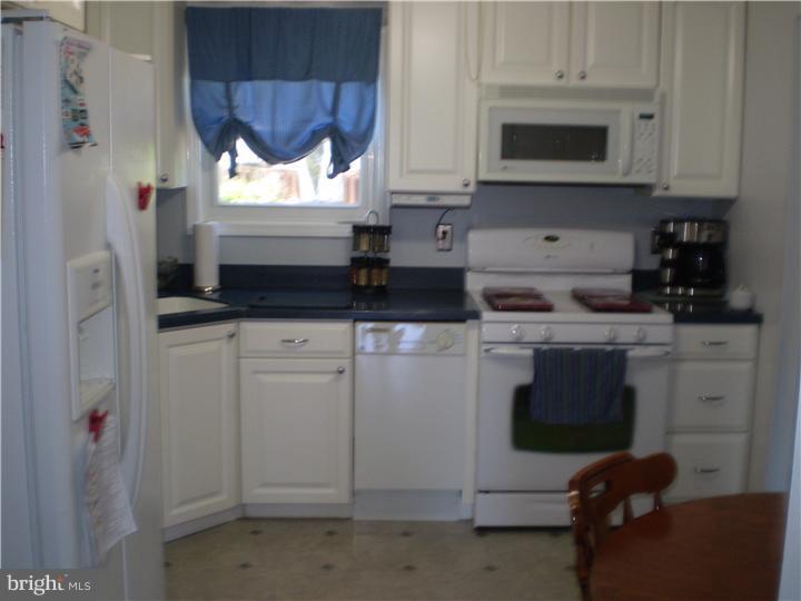 47 Hempstead Road Hamilton, NJ 08610 - Photo 6 of 13 Kitchen