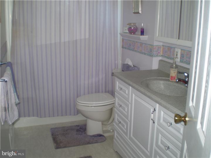 47 Hempstead Road Hamilton, NJ 08610 - Photo 10 of 13 Bathroom
