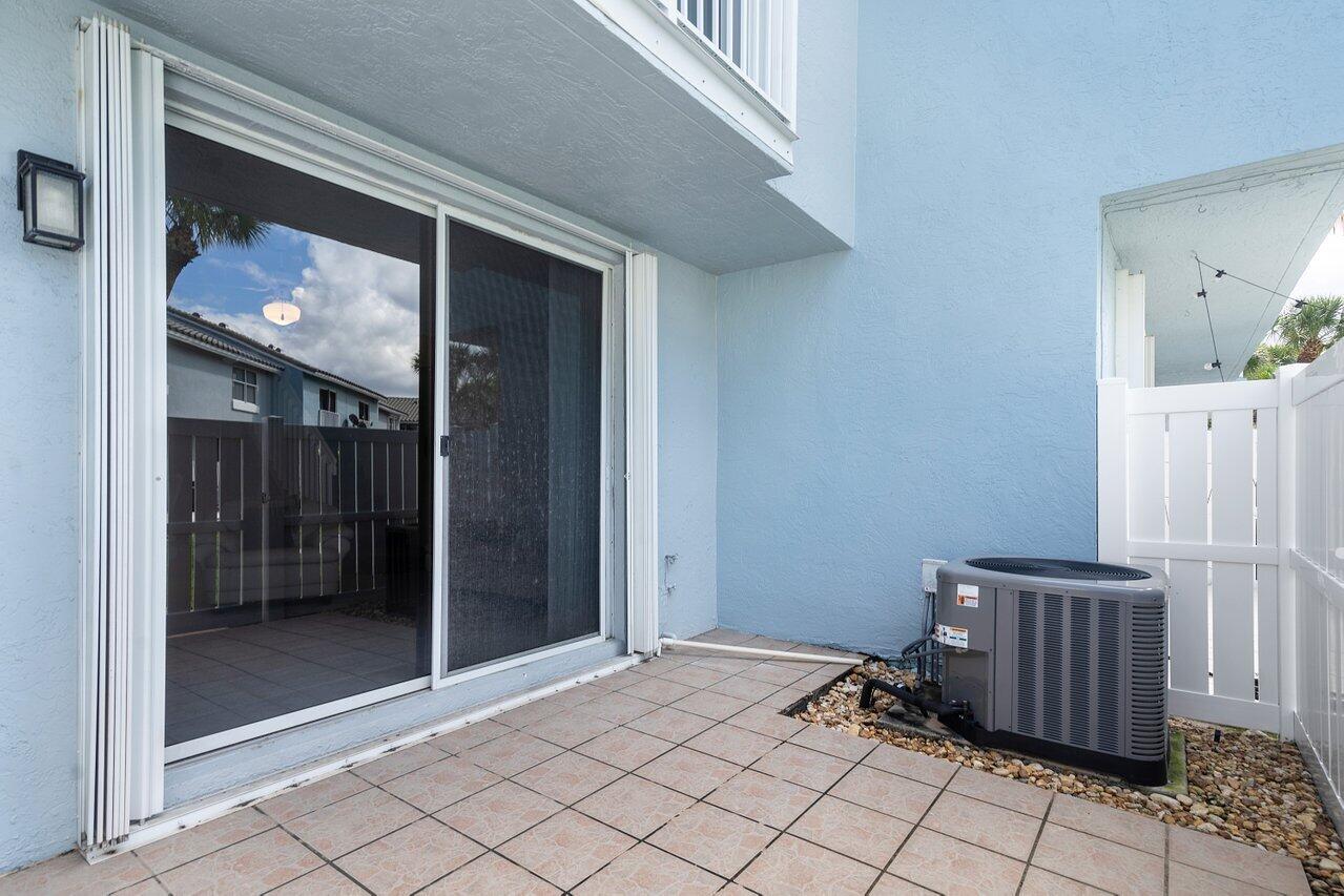 1050 Jeffery Street Boca Raton, FL 33487 - Photo 18 of 25 Patio