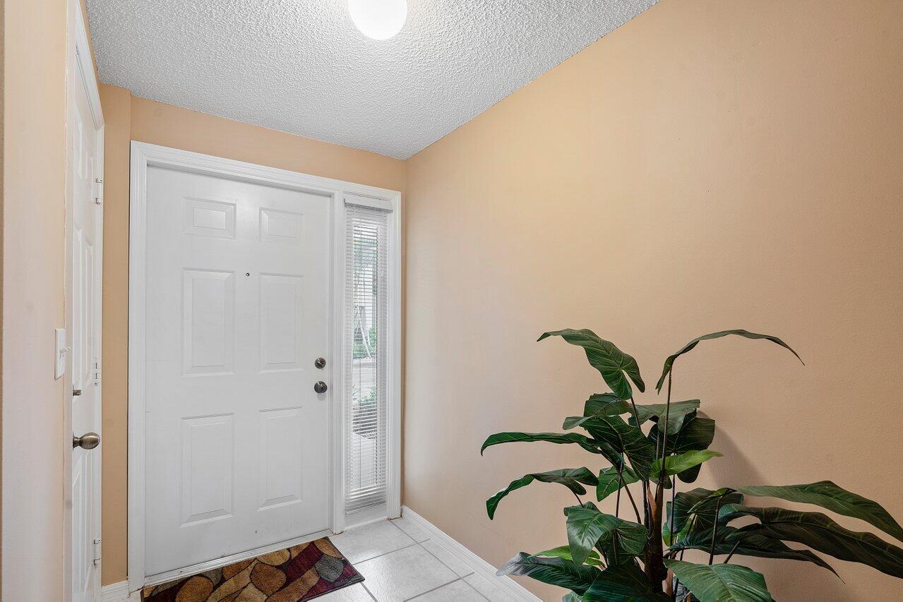 1050 Jeffery Street Boca Raton, FL 33487 - Photo 3 of 25 005-1050JefferyStreet-BocaRaton-FL-33487