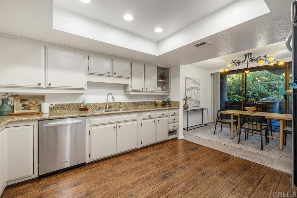 2420 Torrey Pines Road, Unit B202 La Jolla, CA 92037 - Photo 17 of 41