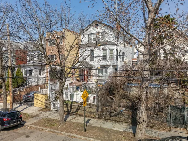 $1,299,000 | 11-29 30th Road | Astoria