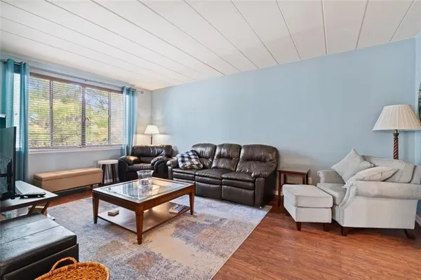 $254,900 | 1557 Pinehurst Drive, Pittsburgh, PA 15241