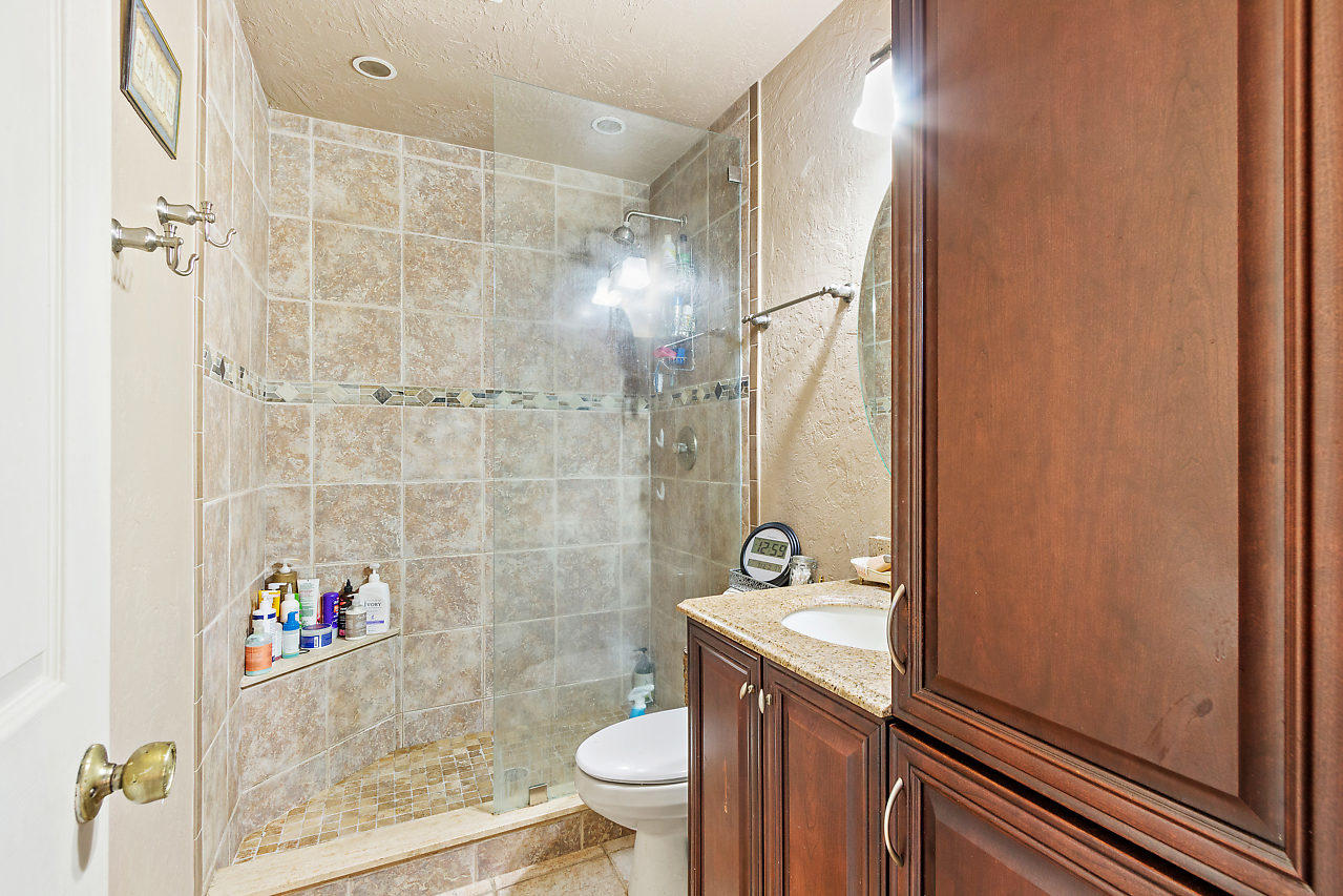 2542 Inisbrook Road West Palm Beach, FL 33407 - Photo 13 of 22 013-2542InisbrookRd-WestPalmBeach-FL-sma