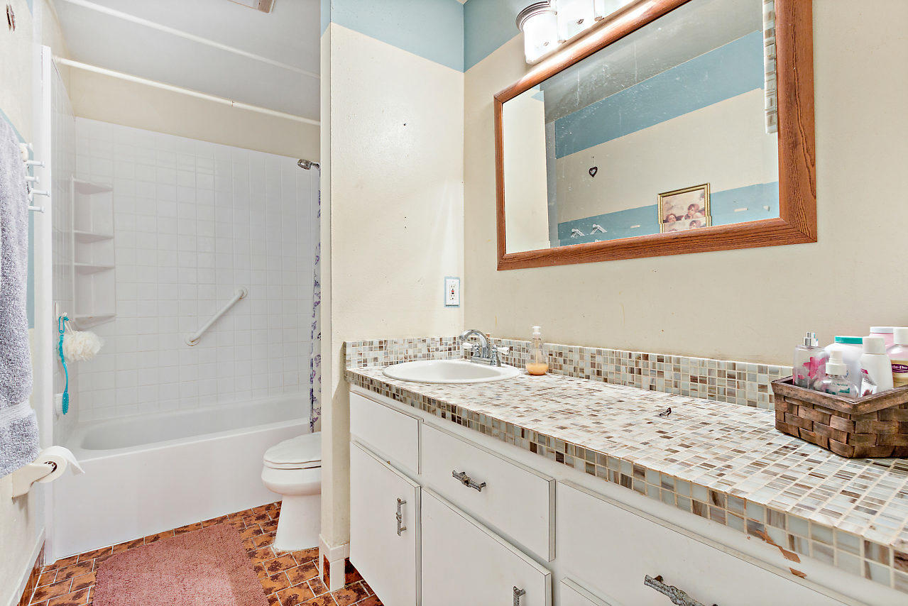 2542 Inisbrook Road West Palm Beach, FL 33407 - Photo 16 of 22 016-2542InisbrookRd-WestPalmBeach-FL-sma