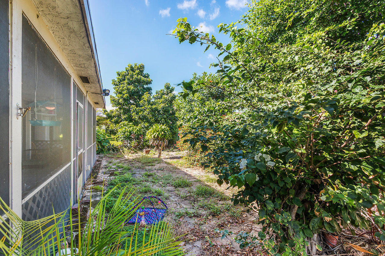 2542 Inisbrook Road West Palm Beach, FL 33407 - Photo 22 of 22 022-2542InisbrookRd-WestPalmBeach-FL-sma