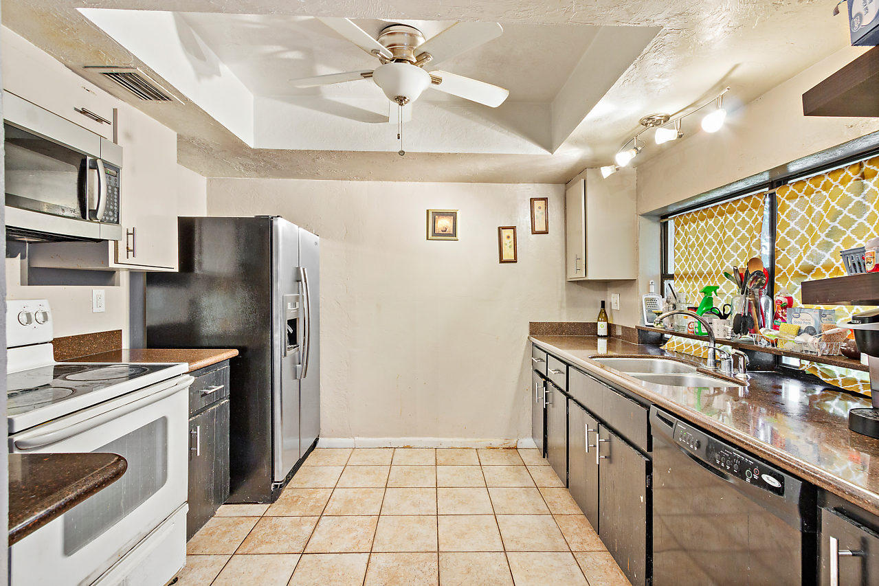 2542 Inisbrook Road West Palm Beach, FL 33407 - Photo 4 of 22 004-2542InisbrookRd-WestPalmBeach-FL-sma